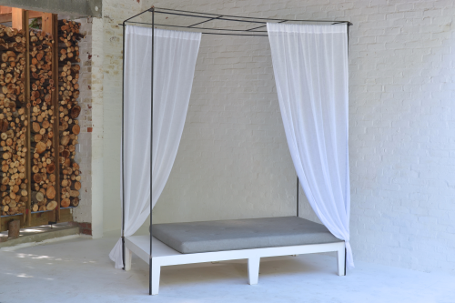 027 Daydreamer daybeds with grey mattress and curtains